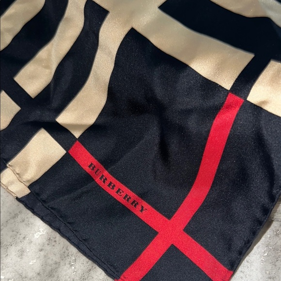 Burberry Black and Beige Checkered Scarf - Picture 2 of 5
